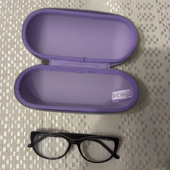 Clinique cosmetics case - Picture 7 of 8